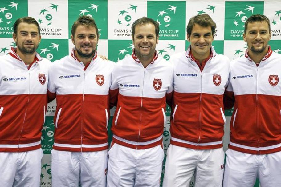 La squadra svizzera. Da sinistra: Michael Lammer, Stan Wawrinka, il capitano Severin Luethi, Roger Federer e Marco Chiudinelli. Epa